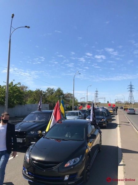 Скандальный нардеп от "Слуги народа" засветился на автопробеге Шария в Одессе: его назвали "бородатой куклой"
Скандальный нардеп от "Слуги народа" засветился на автопробеге Шария в Одессе: его назвали "бородатой куклой"