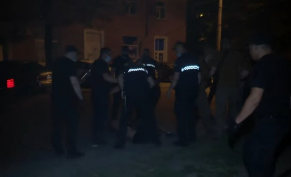 Боевики "Муниципальной стражи" Филатова избили оператора телеканала Д1 в Днепре - СМИ Боевики "Муниципальной стражи" Филатова избили оператора телеканала Д1 в Днепре - СМИ