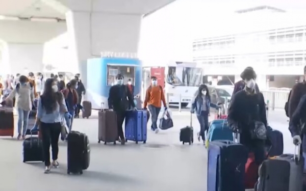 Мужчина три месяца прятался в аэропорту от Covid-19: кормили пассажиры, а спал - где упадет Мужчина три месяца прятался в аэропорту от Covid-19: кормили пассажиры, а спал - где упадет