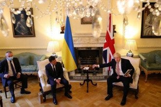 Угроза нападения России на Украину: Зеленский в Мюнхене встретился с Джонсоном
Угроза нападения России на Украину: Зеленский в Мюнхене встретился с Джонсоном