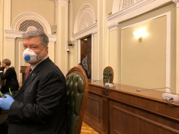 Лечащегося от Covid-19 Порошенко срочно забрали из больницы: куда повезли экс-президента