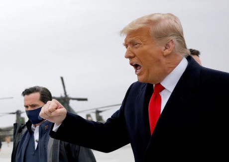 Трамп назвал импичмент "охотой на ведьм", которая вызовет ужасный гнев Трамп назвал импичмент "охотой на ведьм", которая вызовет ужасный гнев
