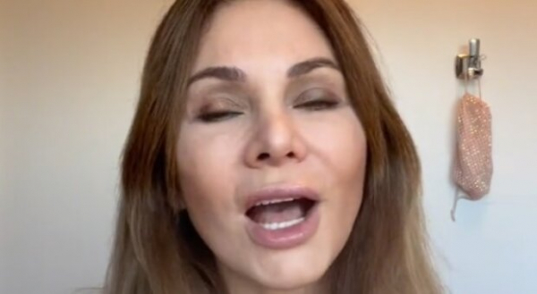 Медсестра колола ботокс в лицо в течение 20 лет и резко перестала: "Вы заметили?" Медсестра колола ботокс в лицо в течение 20 лет и резко перестала: "Вы заметили?"