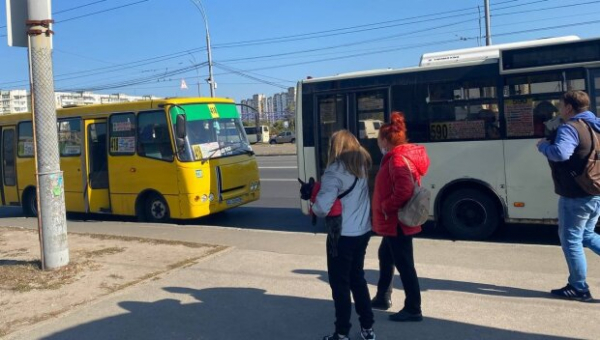 Невакцинированных украинцев будут ждать полицейские на рынках и в маршрутках Невакцинированных украинцев будут ждать полицейские на рынках и в маршрутках