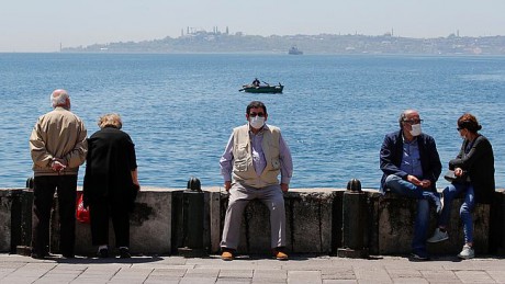 В Турции вводят масочный режим на пляжах