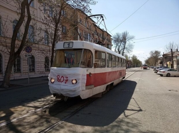 Даже трамвай заставили одеть маску - в государстве по-новому призывают спасаться от Covid-19 Даже трамвай заставили одеть маску - в государстве по-новому призывают спасаться от Covid-19