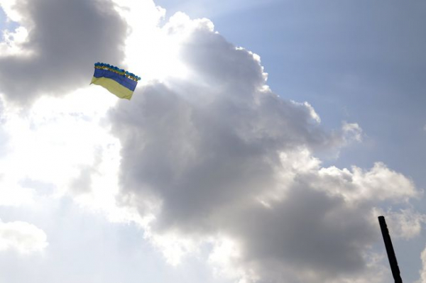 Украинские военные подняли флаг Украины над Авдеевкой и запустили в сторону Донецка Украинские военные подняли флаг Украины над Авдеевкой и запустили в сторону Донецка