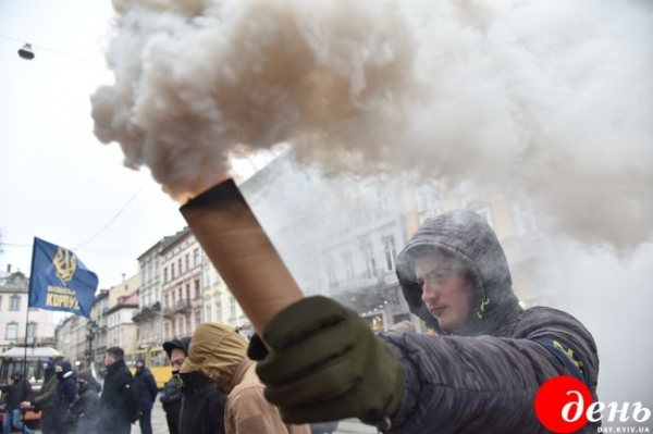 Активисты во Львове устроили перформанс из-за тотальной коррупции в Украине Активисты во Львове устроили перформанс из-за тотальной коррупции в Украине