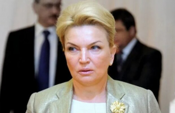 В Минздраве повесили портрет Богатыревой, которую обвиняли в краже 6 млн из госбюджета: после скандала оперативно сняли В Минздраве повесили портрет Богатыревой, которую обвиняли в краже 6 млн из госбюджета: после скандала оперативно сняли