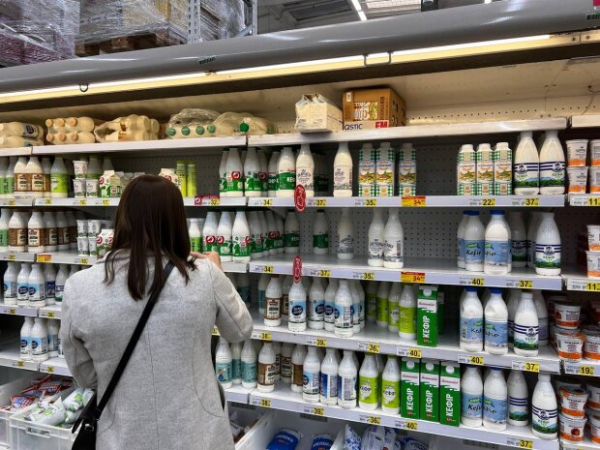 Борщ без сметаны, а кофе без сливок: популярные молочные продукты ударят по карману