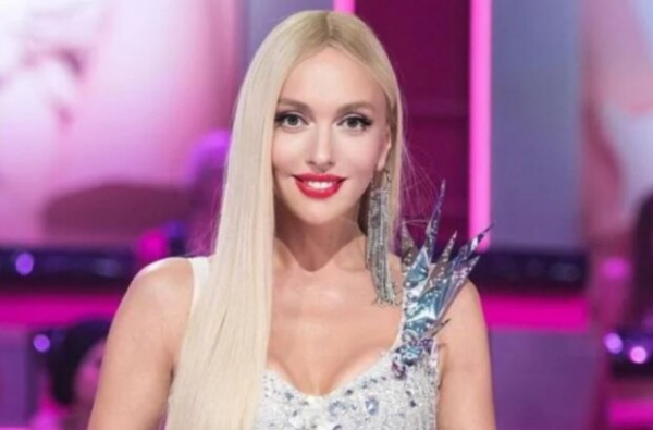Оля Полякова помолодела на 20 лет, почти ровесница дочки Маши: "Еле заставила себя…" Оля Полякова помолодела на 20 лет, почти ровесница дочки Маши: "Еле заставила себя…"