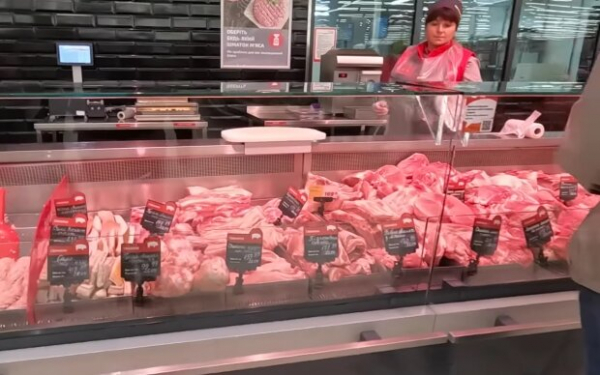 В мясной отдел боязно заглядывать: супермаркеты поменяли цены на сало, сосиски и буженину В мясной отдел боязно заглядывать: супермаркеты поменяли цены на сало, сосиски и буженину