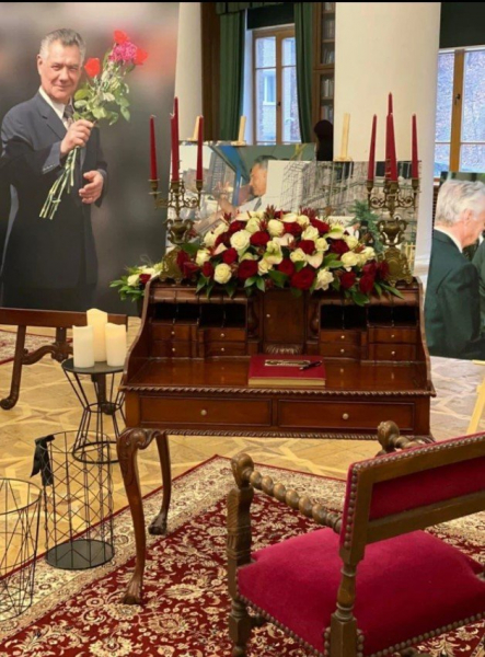 "Мы прощаемся с "Человеком эпохи": владелица ритуальной компании Алла Ландар об Александре Омельченко
"Мы прощаемся с "Человеком эпохи": владелица ритуальной компании Алла Ландар об Александре Омельченко
