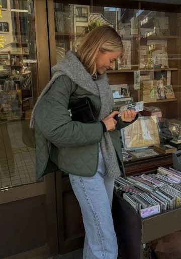 Актуальность не тухнет несколько лет подряд: самая желанная модель куртки на осень 2024 Актуальность не тухнет несколько лет подряд: самая желанная модель куртки на осень 2024