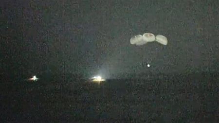 Космический корабль Crew Dragon успешно сел на воду в Мексиканском заливе