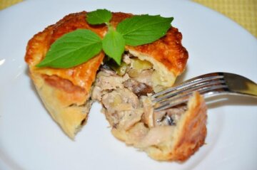 И никакого гарнира не нужно: рецепт ароматных пирогов с грибами и курицей, сыр поставит вкусную точку И никакого гарнира не нужно: рецепт ароматных пирогов с грибами и курицей, сыр поставит вкусную точку