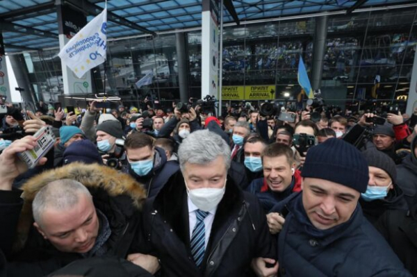 Возвращение Петра Порошенко – последние новости: скандал с паспортом, визит в суд и залог в 1 млрд Возвращение Петра Порошенко – последние новости: скандал с паспортом, визит в суд и залог в 1 млрд