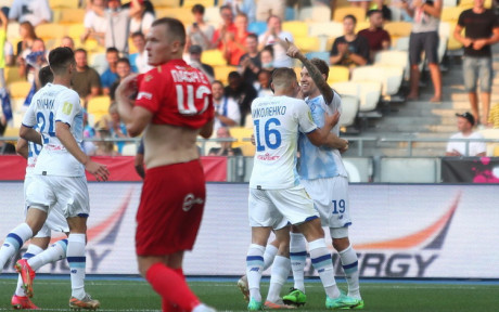 "Динамо" выбили из Чемпионата Украины ровенский "Верес" со счетом 4:0