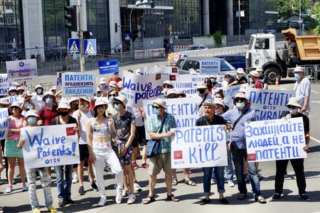 В Киеве состоялся марш в поддержку вакцинации В Киеве состоялся марш в поддержку вакцинации