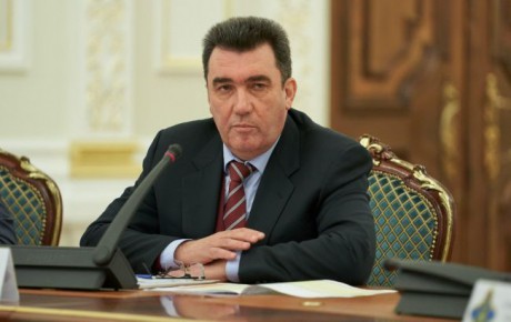 Войну на Донбассе нужно обсуждать только с Россией, - Данилов Войну на Донбассе нужно обсуждать только с Россией, - Данилов
