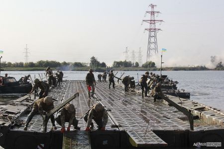 Украинские и британские десантники форсировали Днепр
