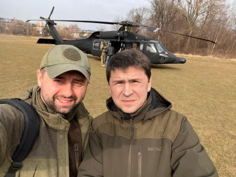 Украинская делегация вылетела на второй раунд переговоров с РФ Украинская делегация вылетела на второй раунд переговоров с РФ
