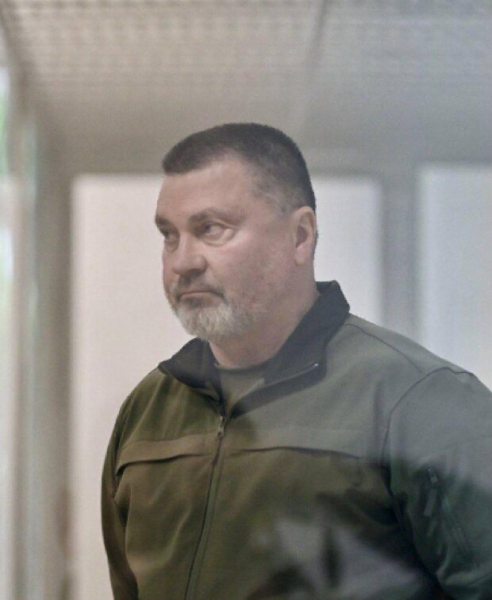 Экс-главу Броварской РВА, сбившего по-пьяни 4 человека, выпустили из тюрьмы "под честное слово" Экс-главу Броварской РВА, сбившего по-пьяни 4 человека, выпустили из тюрьмы "под честное слово"