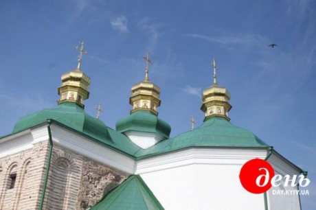 Суспільне транслюватиме недільні богослужіння наживо Суспільне транслюватиме недільні богослужіння наживо