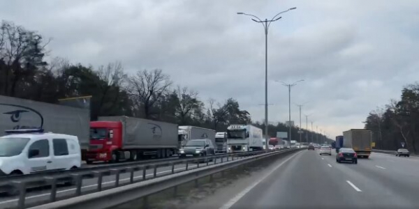 Водитель принял душ на стоянке и его кошелек "похудел" на 250 тысяч гривен: как это произошло Водитель принял душ на стоянке и его кошелек "похудел" на 250 тысяч гривен: как это произошло