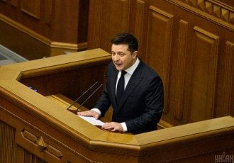 Повышение зарплат, двойное гражданство и новый паспорт: главное из выступления Зеленского в Раде
Повышение зарплат, двойное гражданство и новый паспорт: главное из выступления Зеленского в Раде