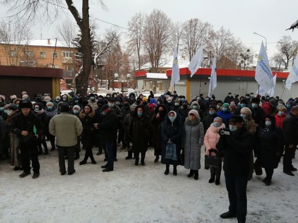 В Виннице врачи районной больницы устроили пикет из-за передачи учреждения в коммунальную собственность города В Виннице врачи районной больницы устроили пикет из-за передачи учреждения в коммунальную собственность города