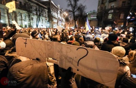 В Киеве проходит акция протеста против заключения Стерненко В Киеве проходит акция протеста против заключения Стерненко
