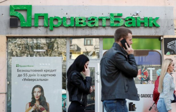 "ПриватБанк" обвиняют в злодеяниях: требуют пол дома