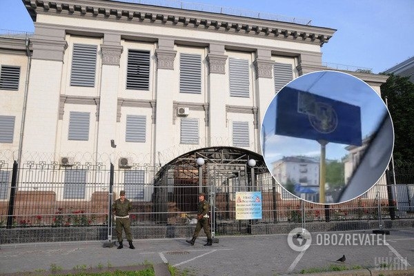 Герб контрразведки СБУ разместили перед консульствами РФ во Львове, Киеве и Одессе
Герб контрразведки СБУ разместили перед консульствами РФ во Львове, Киеве и Одессе