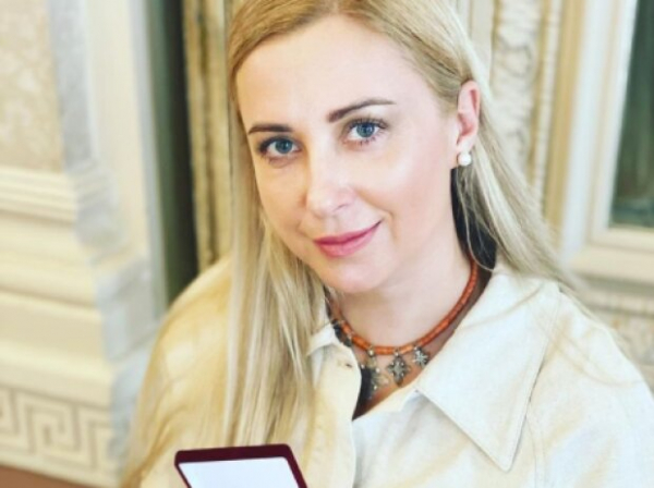 Тоня Матвиенко "на футболе" вызвала подозрение у украинцев: "Беременна?" Тоня Матвиенко "на футболе" вызвала подозрение у украинцев: "Беременна?"