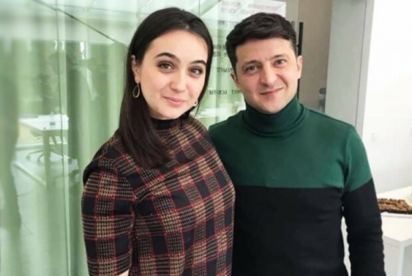 Мендель проговорилась о коронавирусе в офисе Зеленского — "сдаем ПЦР..." Мендель проговорилась о коронавирусе в офисе Зеленского — "сдаем ПЦР..."
