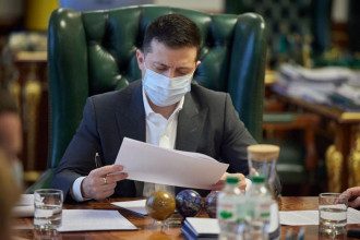 Зеленский ударил санкциями по российским СМИ
Зеленский ударил санкциями по российским СМИ
