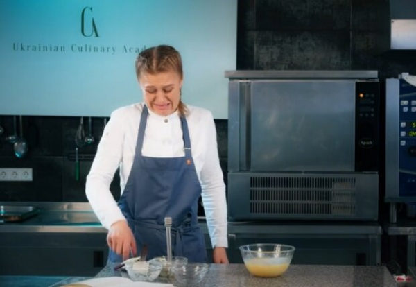 Звезда "МастерШеф" Ольга Мартыновская хотела поразить вкусненьким перед праздниками, но заставила украинцев хохотать: "Х*й его знает" Звезда "МастерШеф" Ольга Мартыновская хотела поразить вкусненьким перед праздниками, но заставила украинцев хохотать: "Х*й его знает"