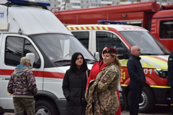 Во Львове открыли выставку военной техники Во Львове открыли выставку военной техники