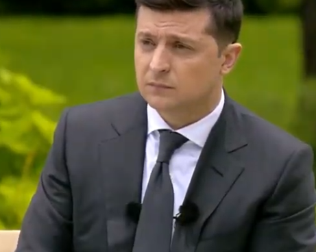 Зеленский разнервничался, отвечая на вопросы журналистки об "эпохе бедности". Видео
Зеленский разнервничался, отвечая на вопросы журналистки об "эпохе бедности". Видео