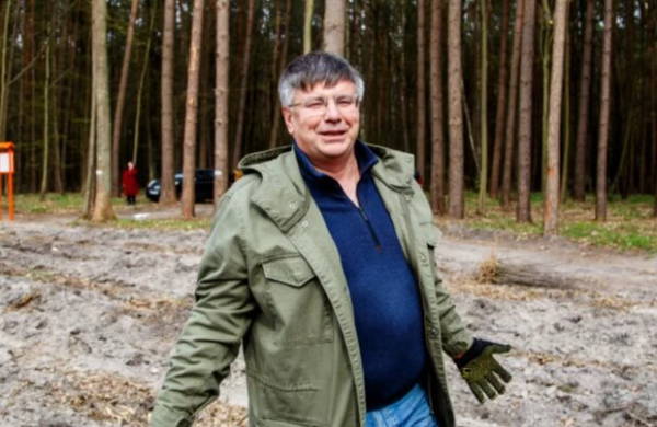 Депутат-фермер Роман Микитюк с долгами и миллионными доходами получает солидную зарплату от ТЦК: 933,4 тыс грн Депутат-фермер Роман Микитюк с долгами и миллионными доходами получает солидную зарплату от ТЦК: 933,4 тыс грн