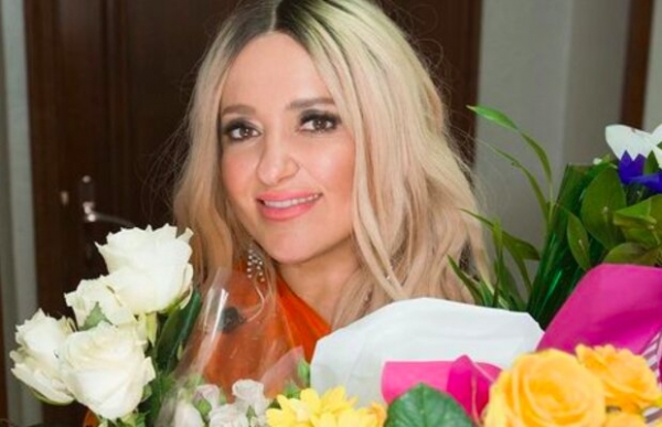 45-летняя Могилевская растаяла от прикосновений молодого красавца: "Чувствую себя красавицей" 45-летняя Могилевская растаяла от прикосновений молодого красавца: "Чувствую себя красавицей"