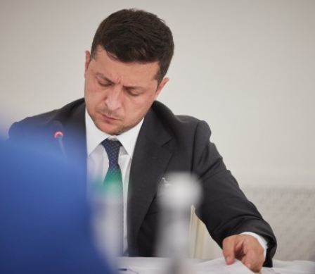 Решения КС насчет НАБУ: СМИ узнали об угрозах Зеленскому
Решения КС насчет НАБУ: СМИ узнали об угрозах Зеленскому
