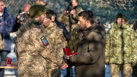 Зеленский наградил 67 добровольцев, 64 из них - посмертно Зеленский наградил 67 добровольцев, 64 из них - посмертно