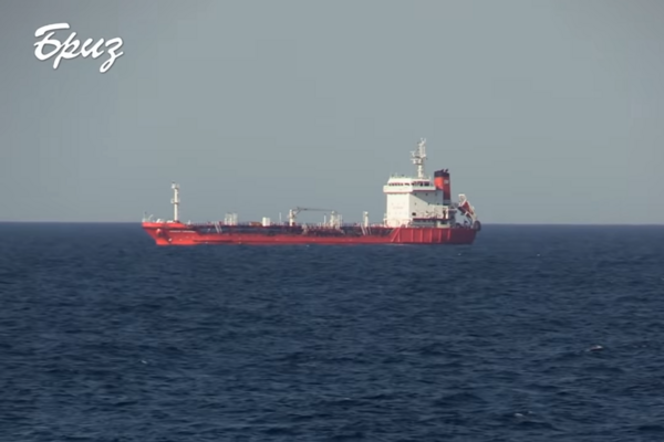 Флагман ВМС засек танкер РФ в Черном море: россияне сняли флаг
Флагман ВМС засек танкер РФ в Черном море: россияне сняли флаг