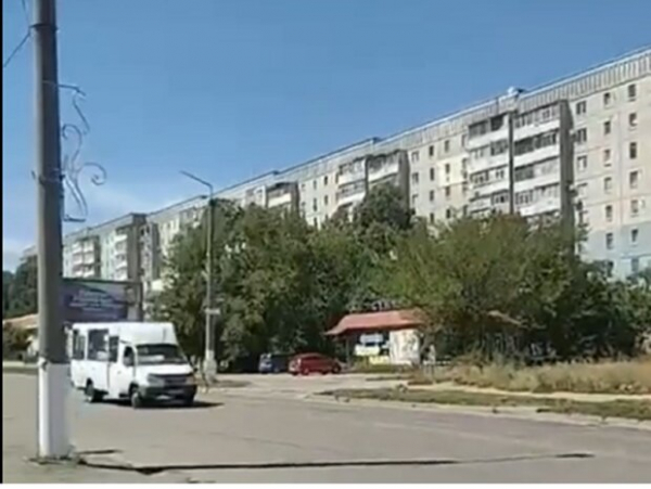 Воевать почти некому: в сети показали опустошенные улицы Луганска Воевать почти некому: в сети показали опустошенные улицы Луганска