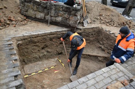 В центре Львова археологи нашли остатки колодца 1844 года В центре Львова археологи нашли остатки колодца 1844 года