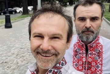 Дембель, а потом инвалидность? Украинцам показали "яркую" карьеру брата Вакарчука в ТЦК Дембель, а потом инвалидность? Украинцам показали "яркую" карьеру брата Вакарчука в ТЦК