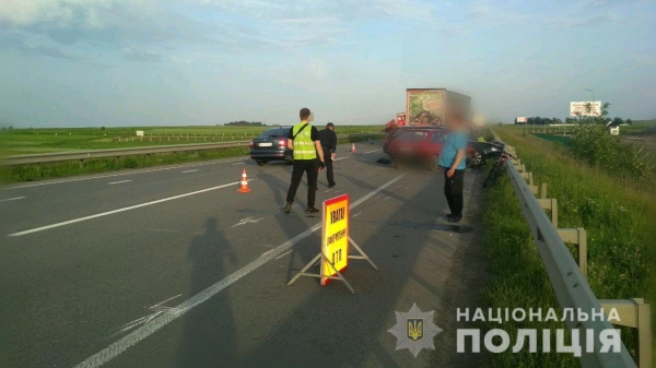 На Ривненщине произошло масштабное ДТП с 4 погибшими. Фото 18+
На Ривненщине произошло масштабное ДТП с 4 погибшими. Фото 18+