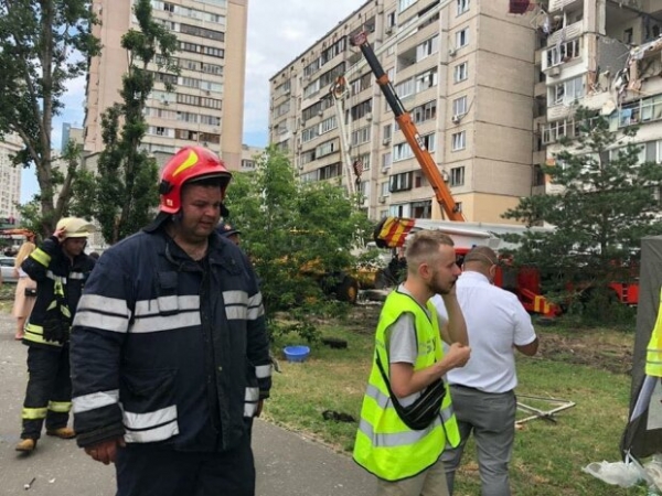 Копы назвали две версии взрыва многоэтажки в Киеве, жильцы уверяют - "Пахло газом еще во вторник" Копы назвали две версии взрыва многоэтажки в Киеве, жильцы уверяют - "Пахло газом еще во вторник"